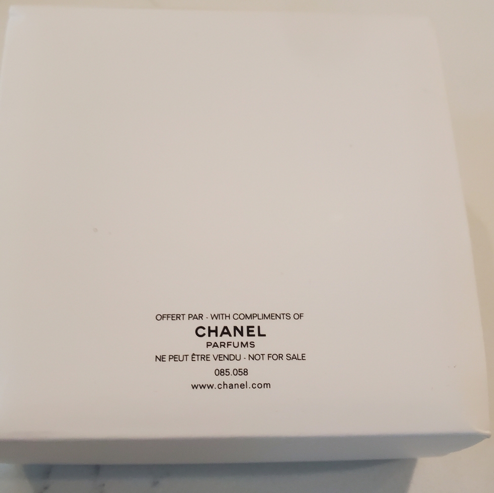 Chanel Diffuser/Paper Weight - Picture 6 of 6